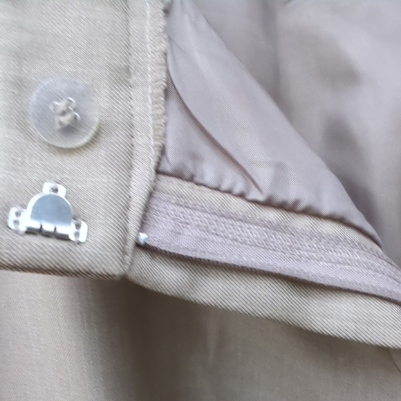 Le Suit Petite Chino Pants Beige/Hint Soft Olive Polyester Fully Lined Size 6P - Picture 6 of 11
